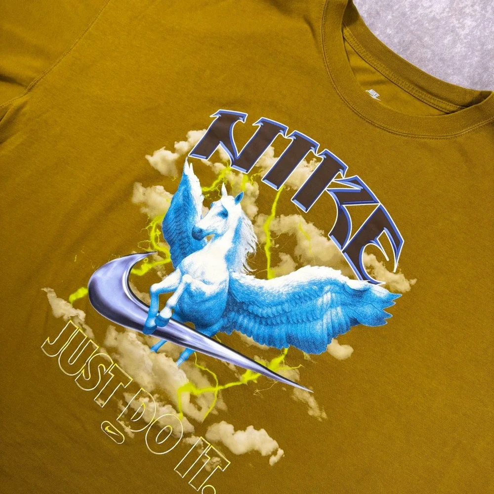 Nike Pegasus Graphic T-Shirt Mens XL Oversized Fit Mustard Yellow Just Do It Tee